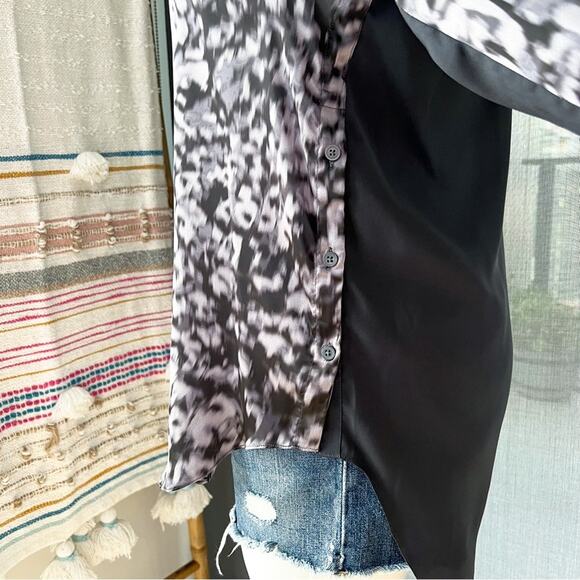 Glowe Side Hustle Dark Leopard Long Sleeves Button Down Shirt Women’s Small - Picture 4 of 12